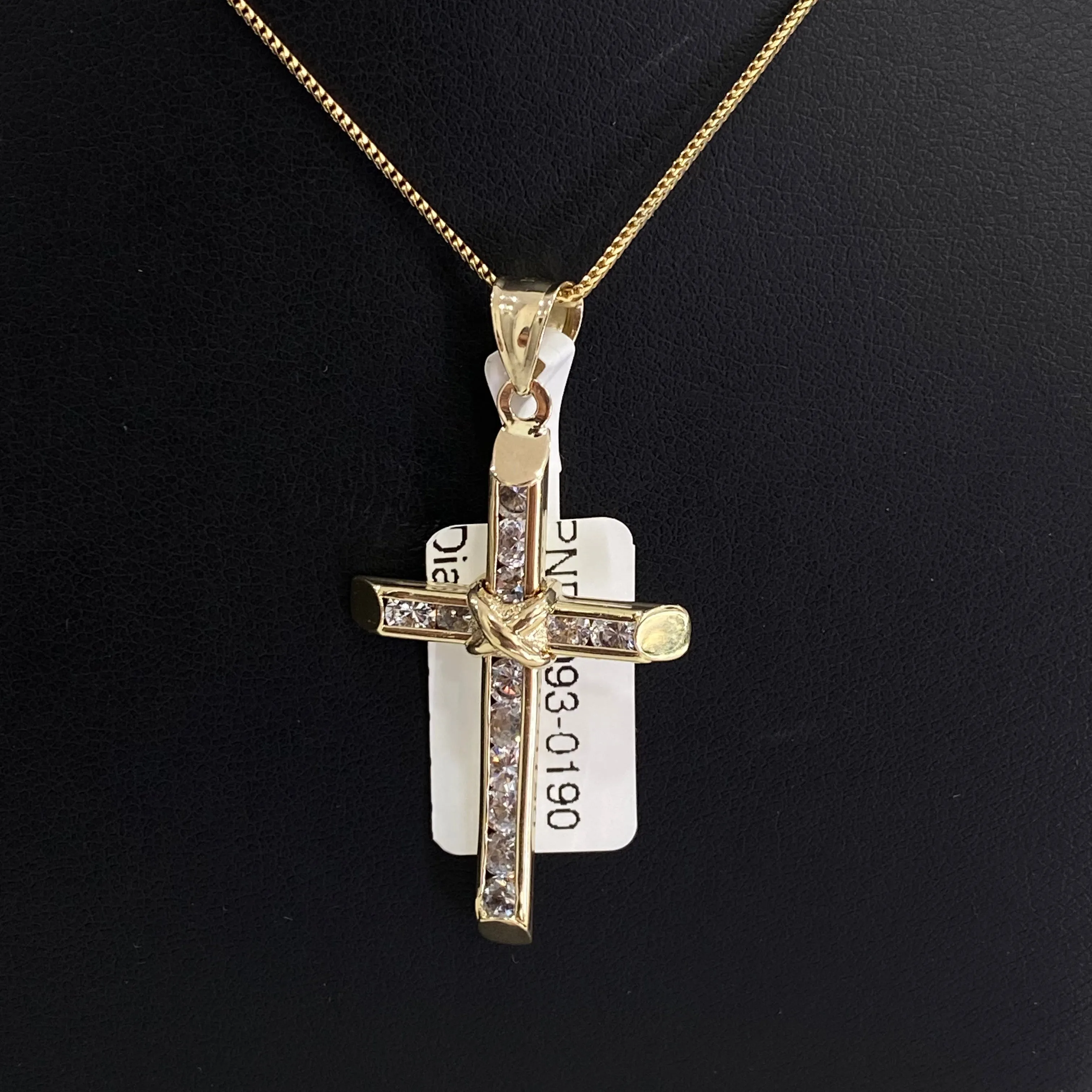 14K Yellow Gold Diamond Cross Pendant Ct Dia / 4.3gr