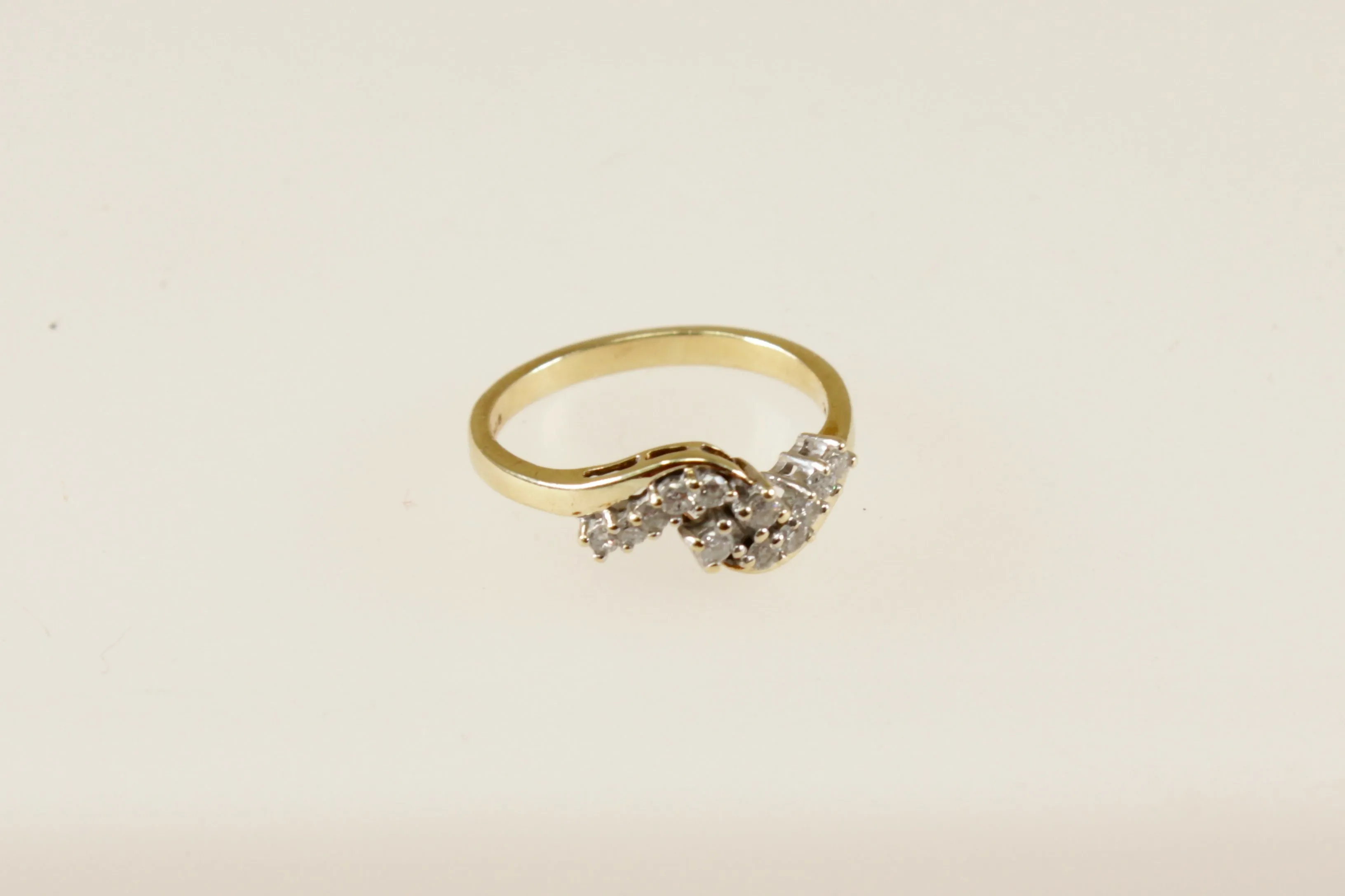 9ct Gold Diamond Twist Cluster Ring