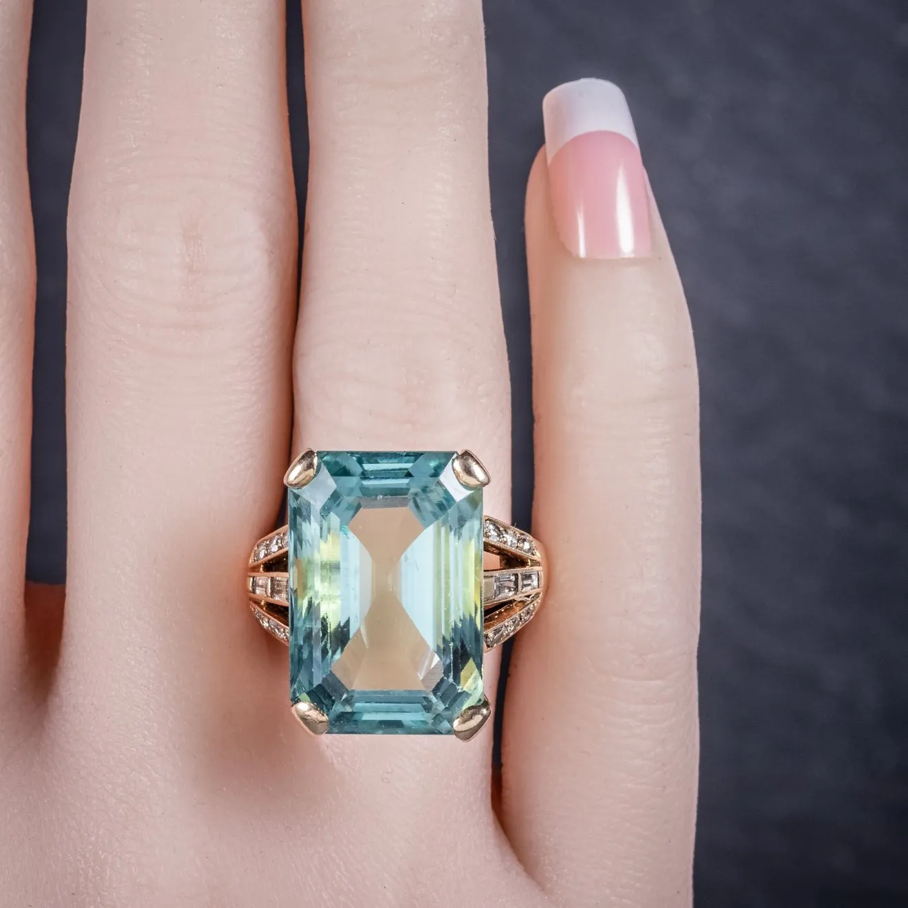 Art Deco Aquamarine Ring 18Ct Gold 28Ct Aqua