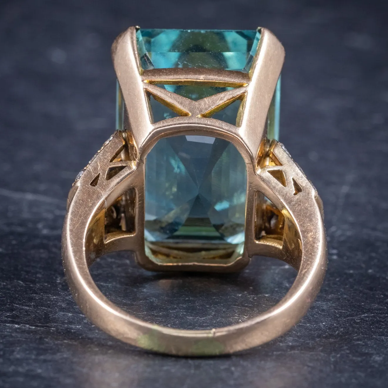 Art Deco Aquamarine Ring 18Ct Gold 28Ct Aqua