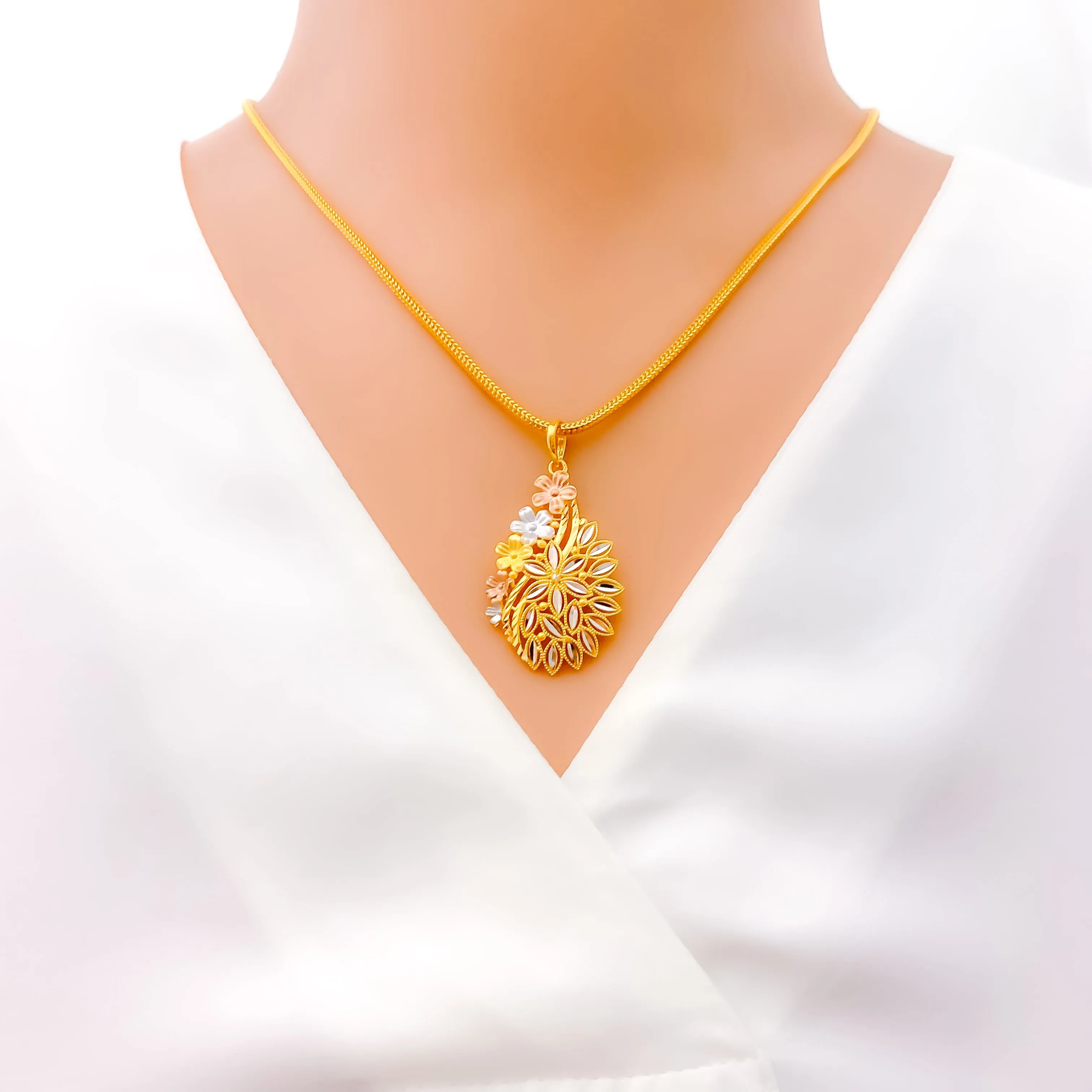 Beautiful Charming Floral 22K Gold Pendant Set