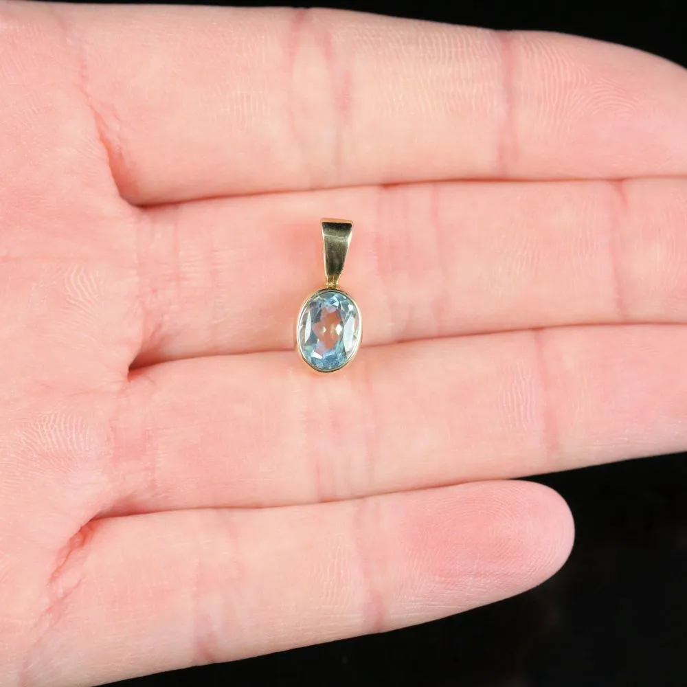 Blue Topaz Pendant 9Ct Gold 1Ct Topaz