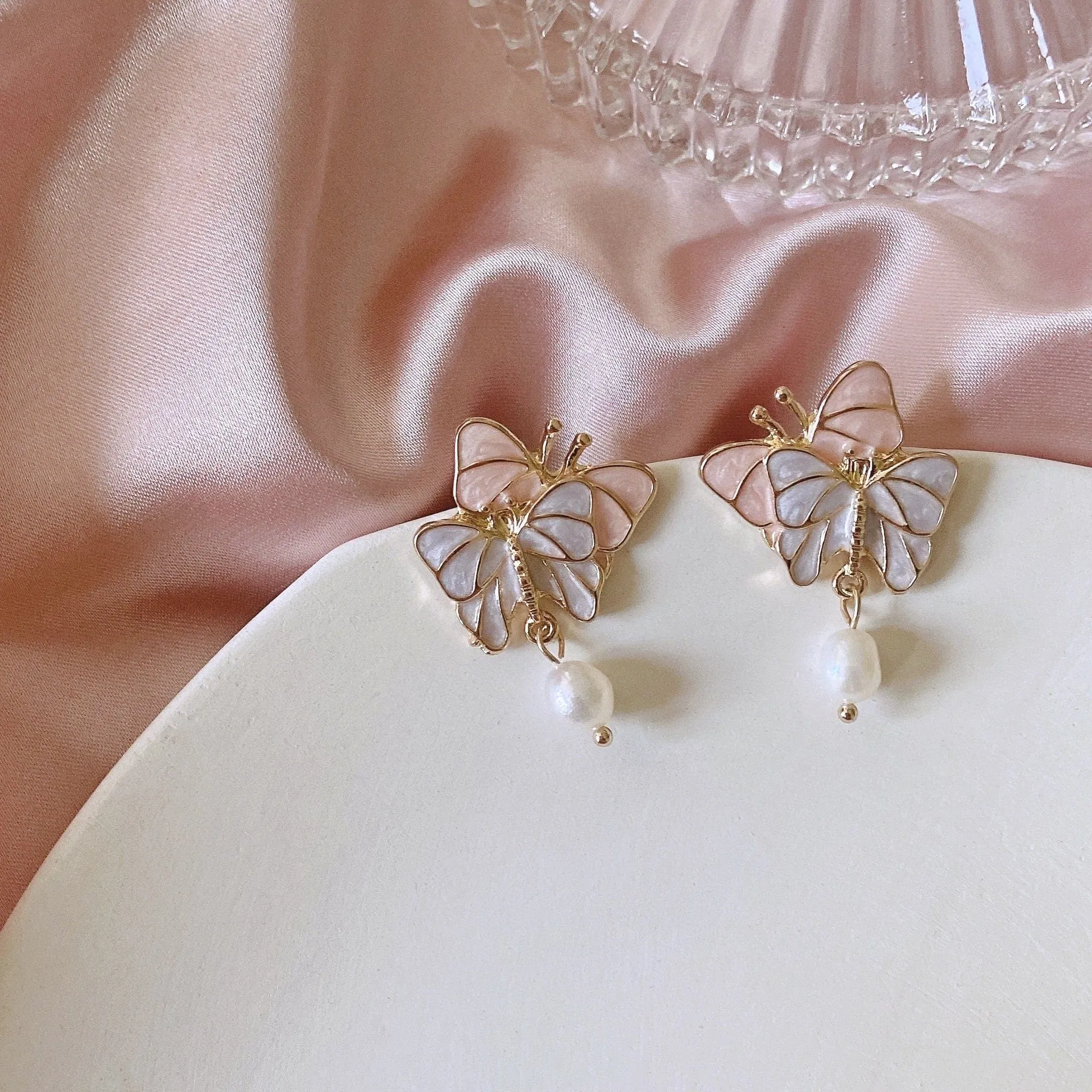 Chic Enamel Butterfly Bow Pearl Earrings