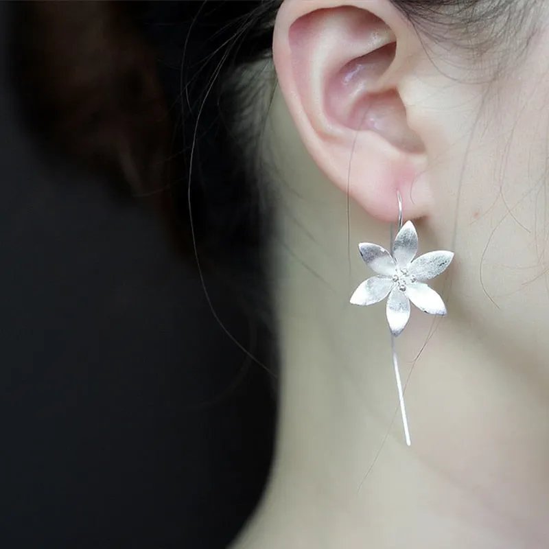 Chinese Jewelry Simple Flower Dangle Earrings For Women in Silver Color