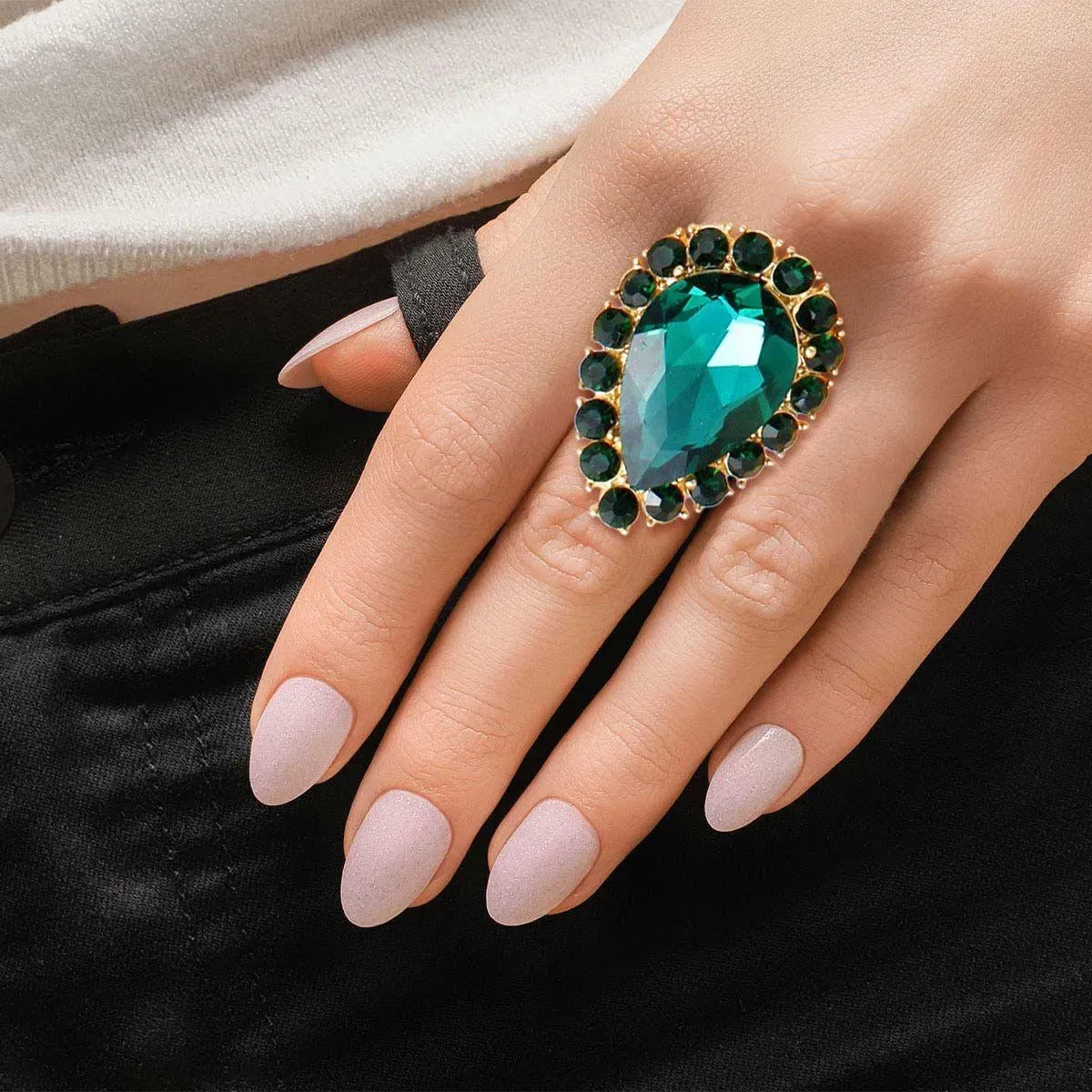 Eye-Catching Green Teardrop Cocktail Ring - Striking Fashion Jewelry