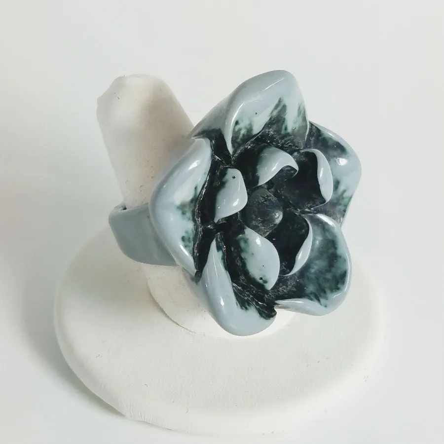 Flower Ring in Grey