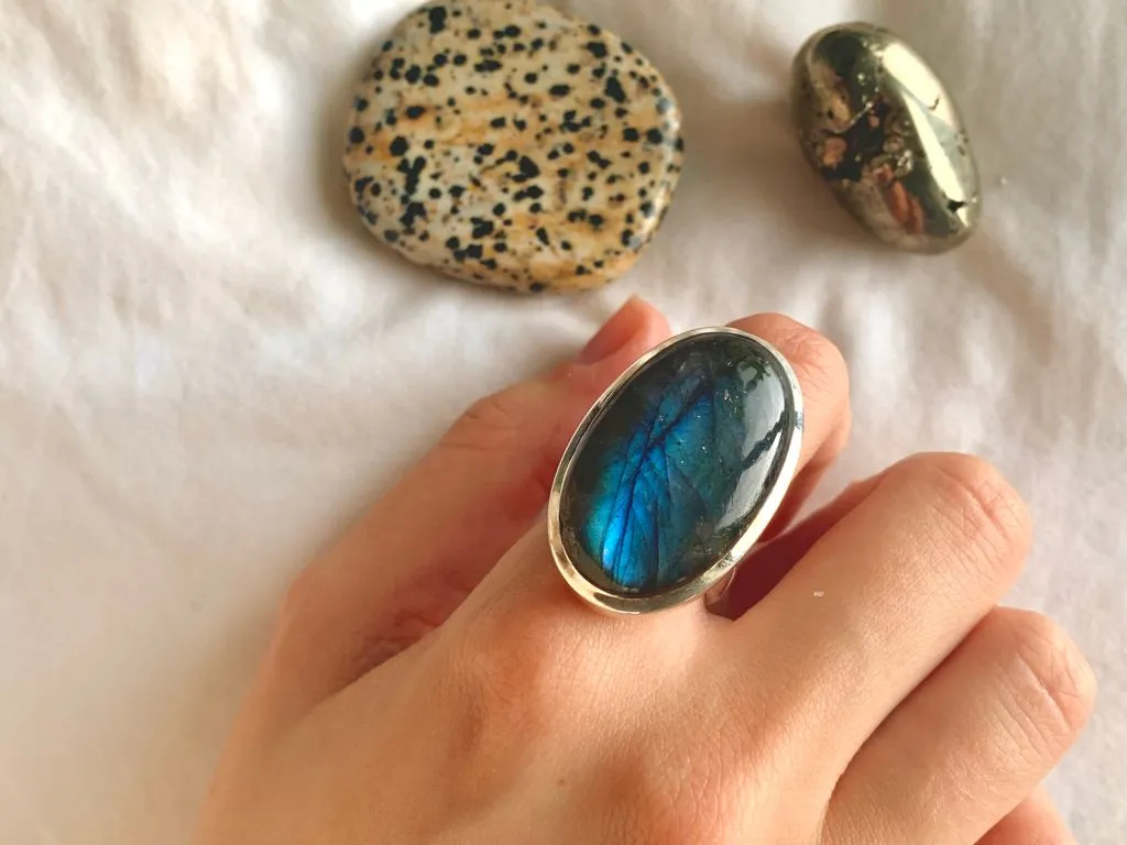 Labradorite Adjustable Naevia Ring - Large Oval