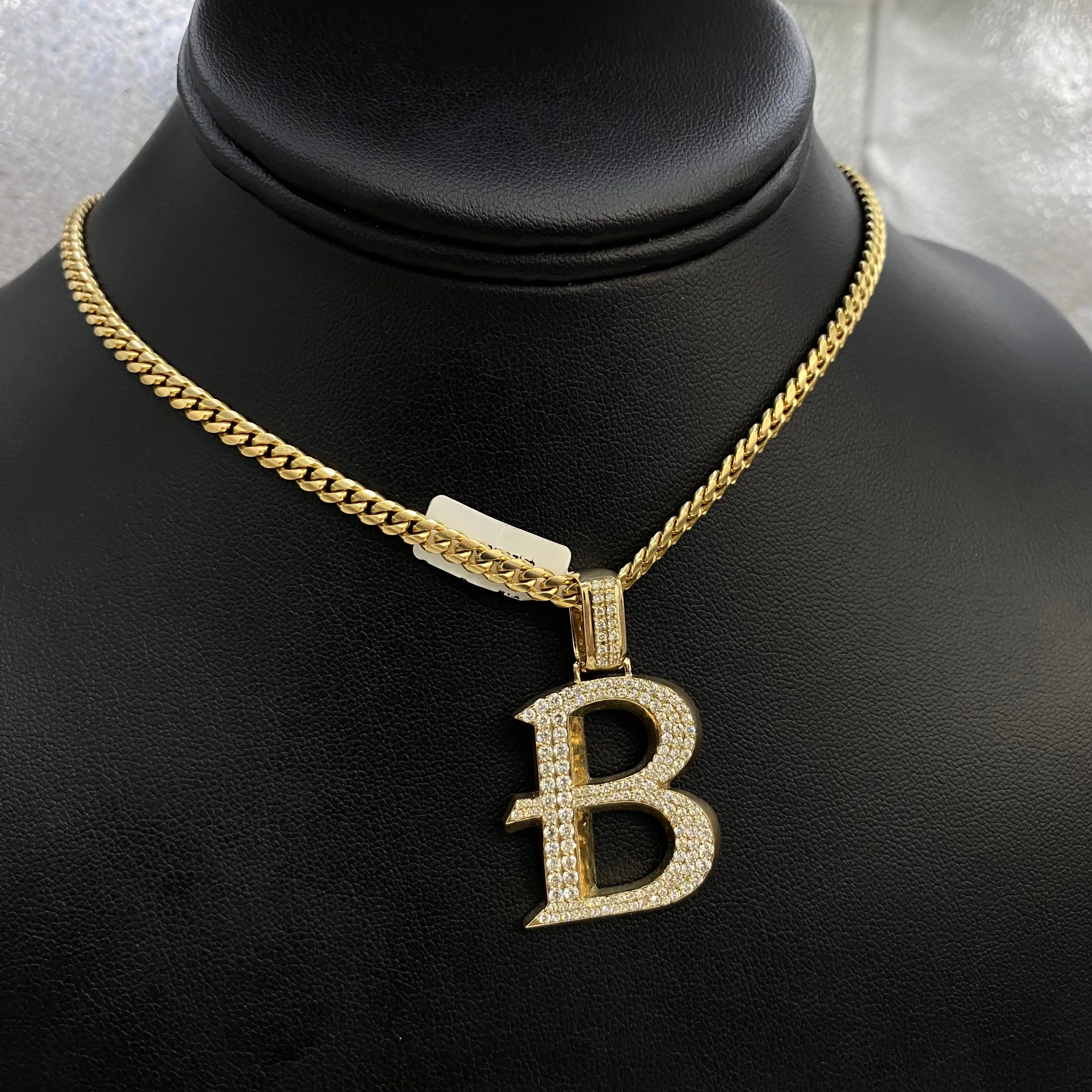 Letter B Pendant 14K Yellow Gold With Diamond / 7.8gr