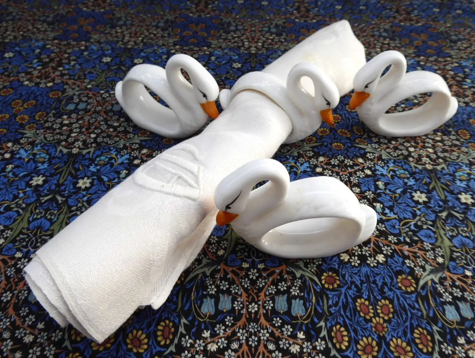 Napkin Rings Set Goose Swan 4 White Hand Painted Ceramic Figural Geese Birds