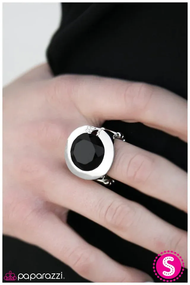 Paparazzi Ring ~ Color Me Posh - Black