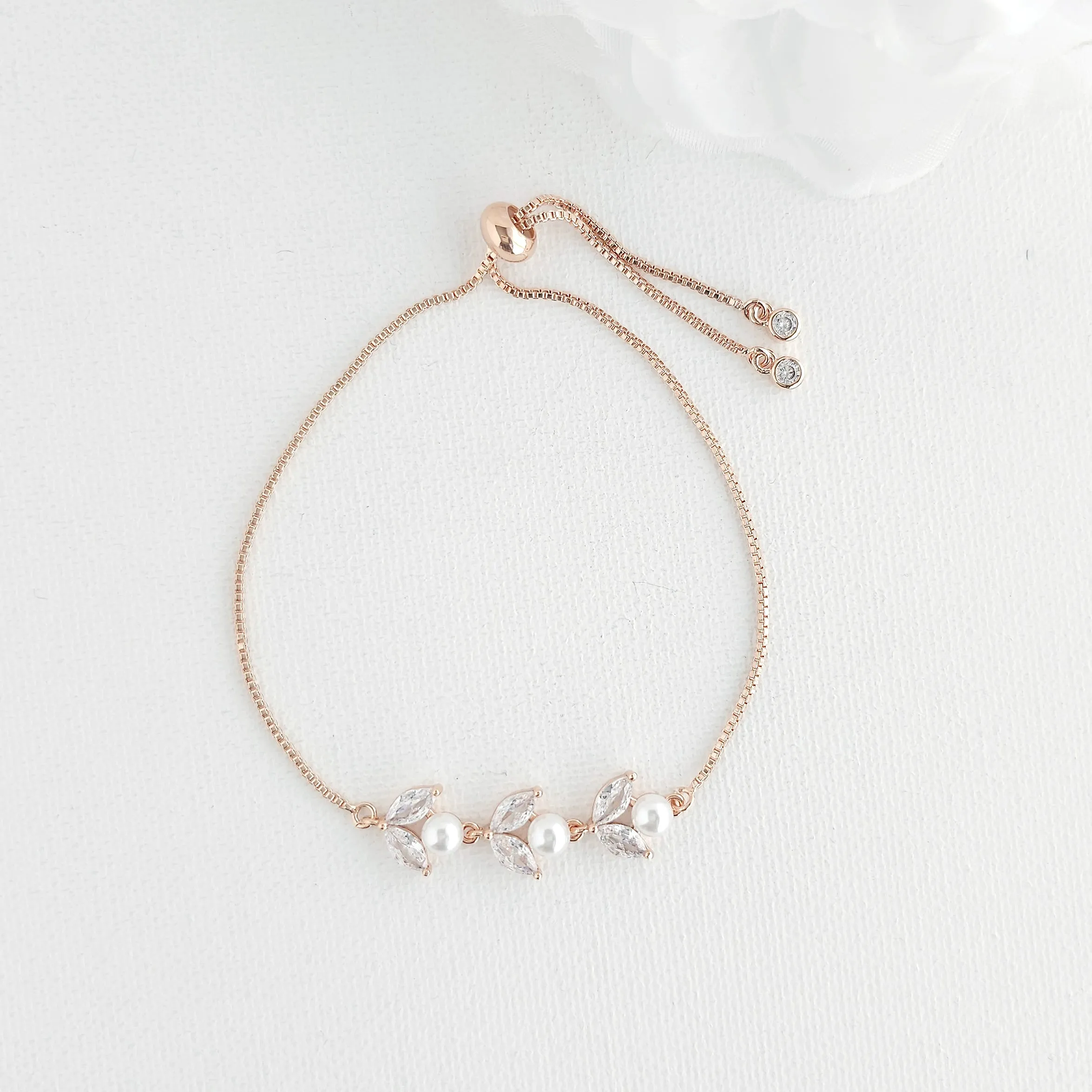 Sliding Gold Bracelet With Pearls-Leila