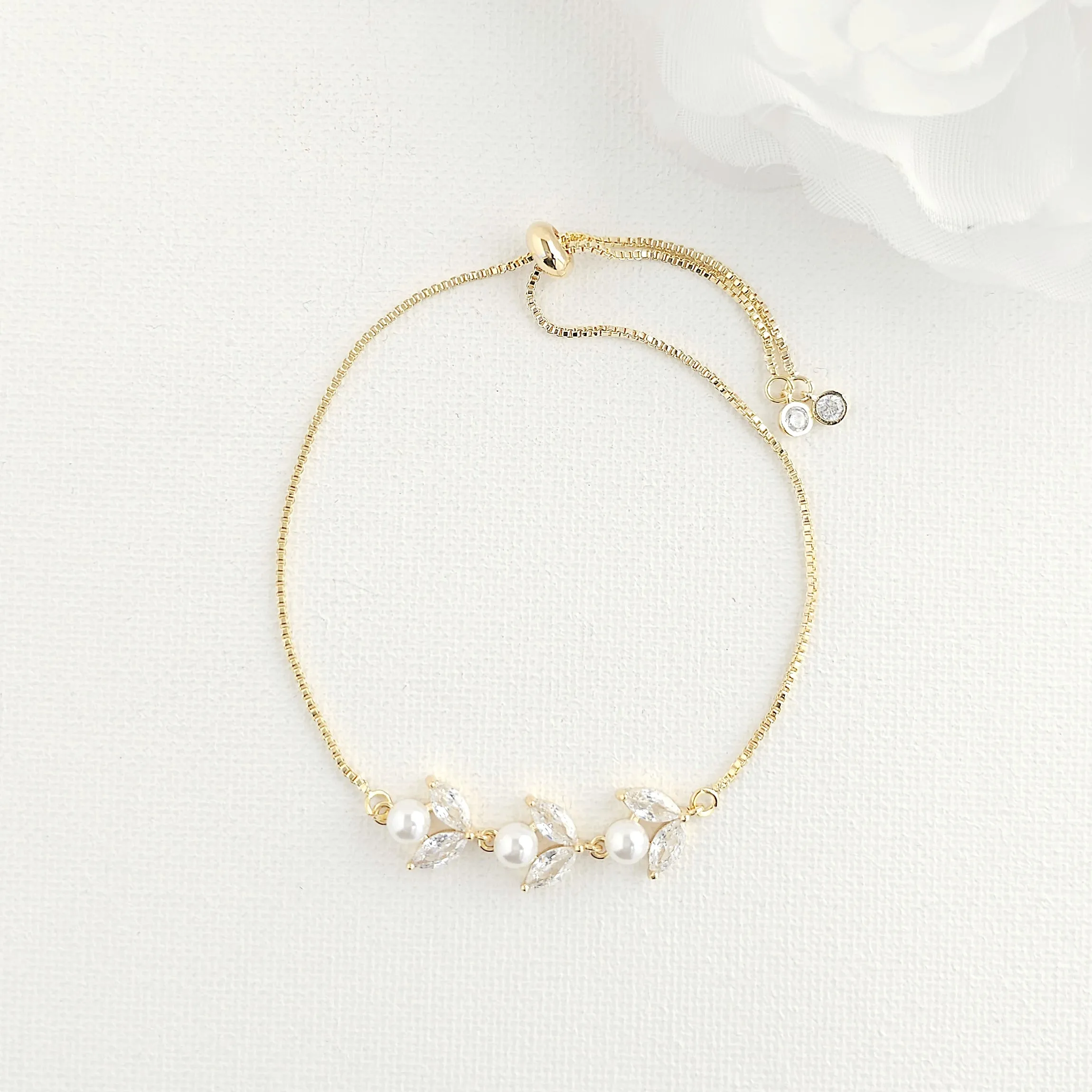 Sliding Gold Bracelet With Pearls-Leila