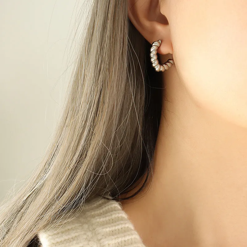 V-Shaped Thread Earrings in 18K Gold Plated Titanium Steel